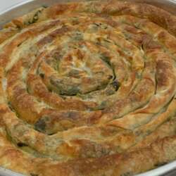 hazır yufkadan ıspanaklı tepsi böreği tarifi